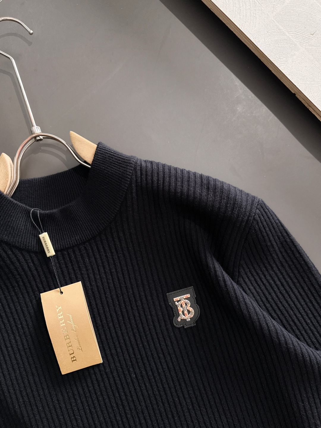 BBR 2025SS秋冬新款毛衣，专柜同步发售，采用羊毛混纺针织衫毛衣，经典格子TBlogo，五金log