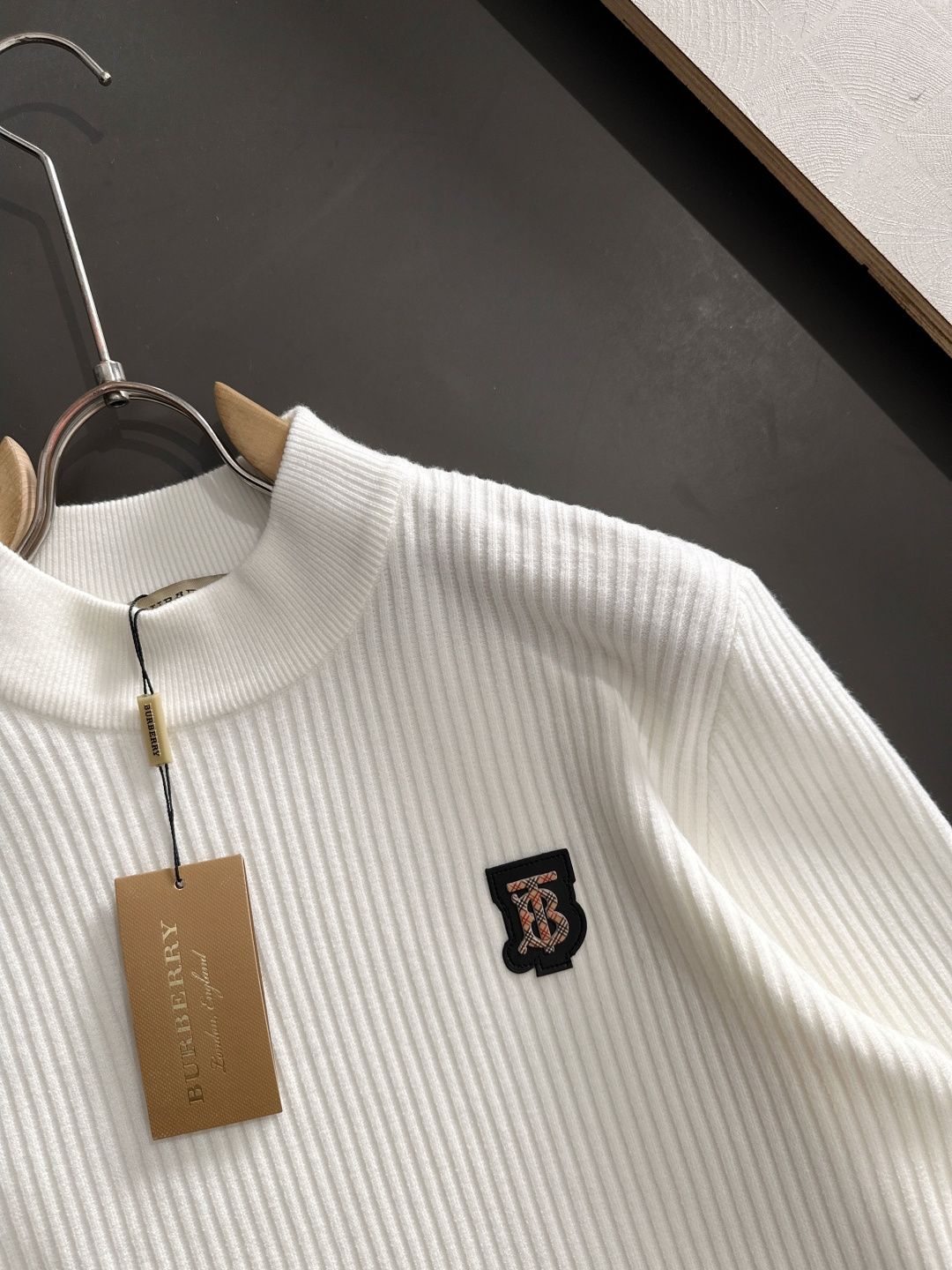 BBR 2025SS秋冬新款毛衣，专柜同步发售，采用羊毛混纺针织衫毛衣，经典格子TBlogo，五金log