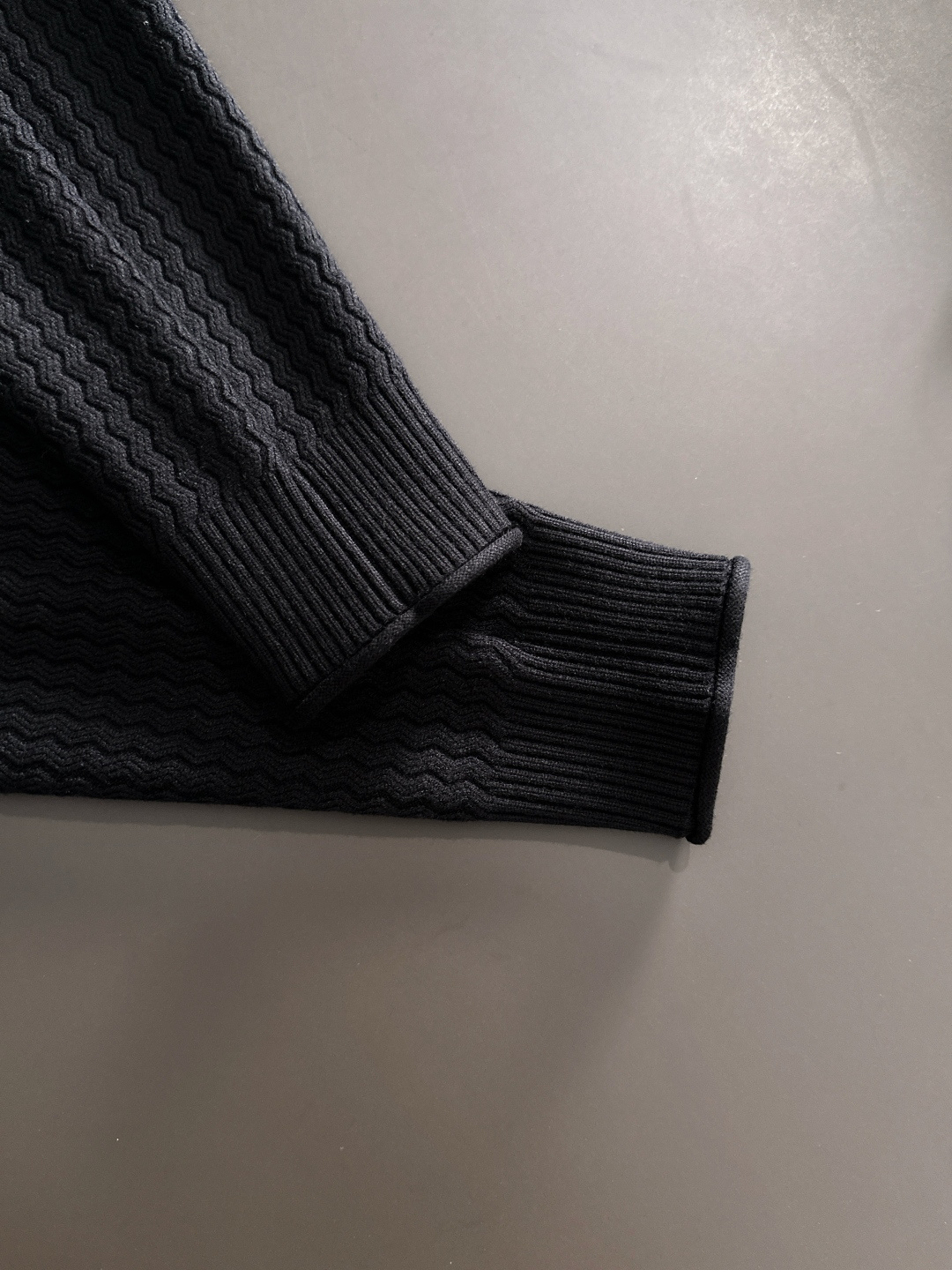 BBR 2025SS秋冬新款半开衫翻领毛衣，专柜同步发售，采用羊毛混纺针织衫毛衣，经典黄色眼睛小怪兽五金