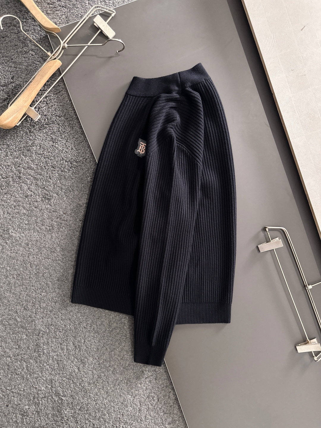 BBR 2025SS秋冬新款毛衣，专柜同步发售，采用羊毛混纺针织衫毛衣，经典格子TBlogo，五金log