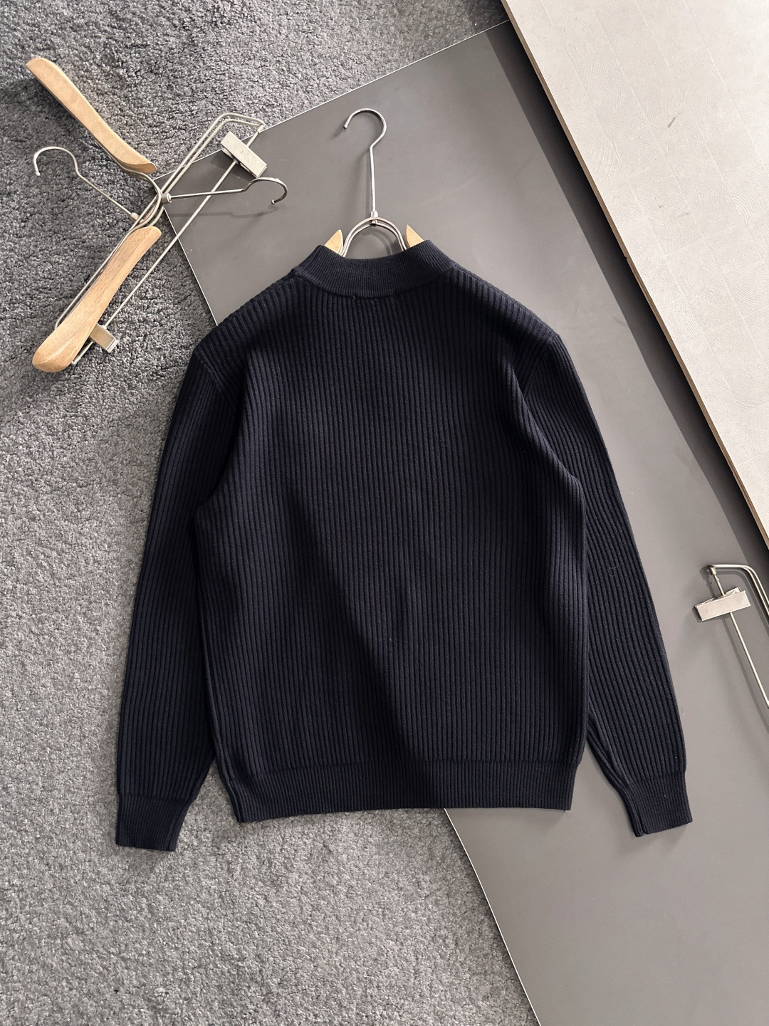 BBR 2025SS秋冬新款毛衣，专柜同步发售，采用羊毛混纺针织衫毛衣，经典格子TBlogo，五金log