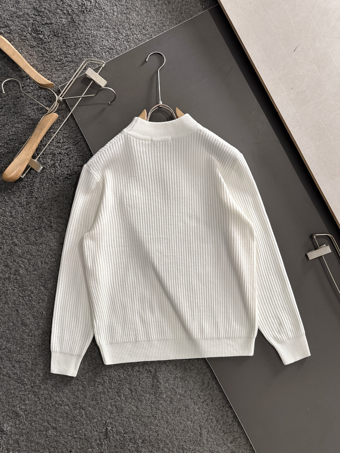 BBR 2025SS秋冬新款毛衣，专柜同步发售，采用羊毛混纺针织衫毛衣，经典格子TBlogo，五金log