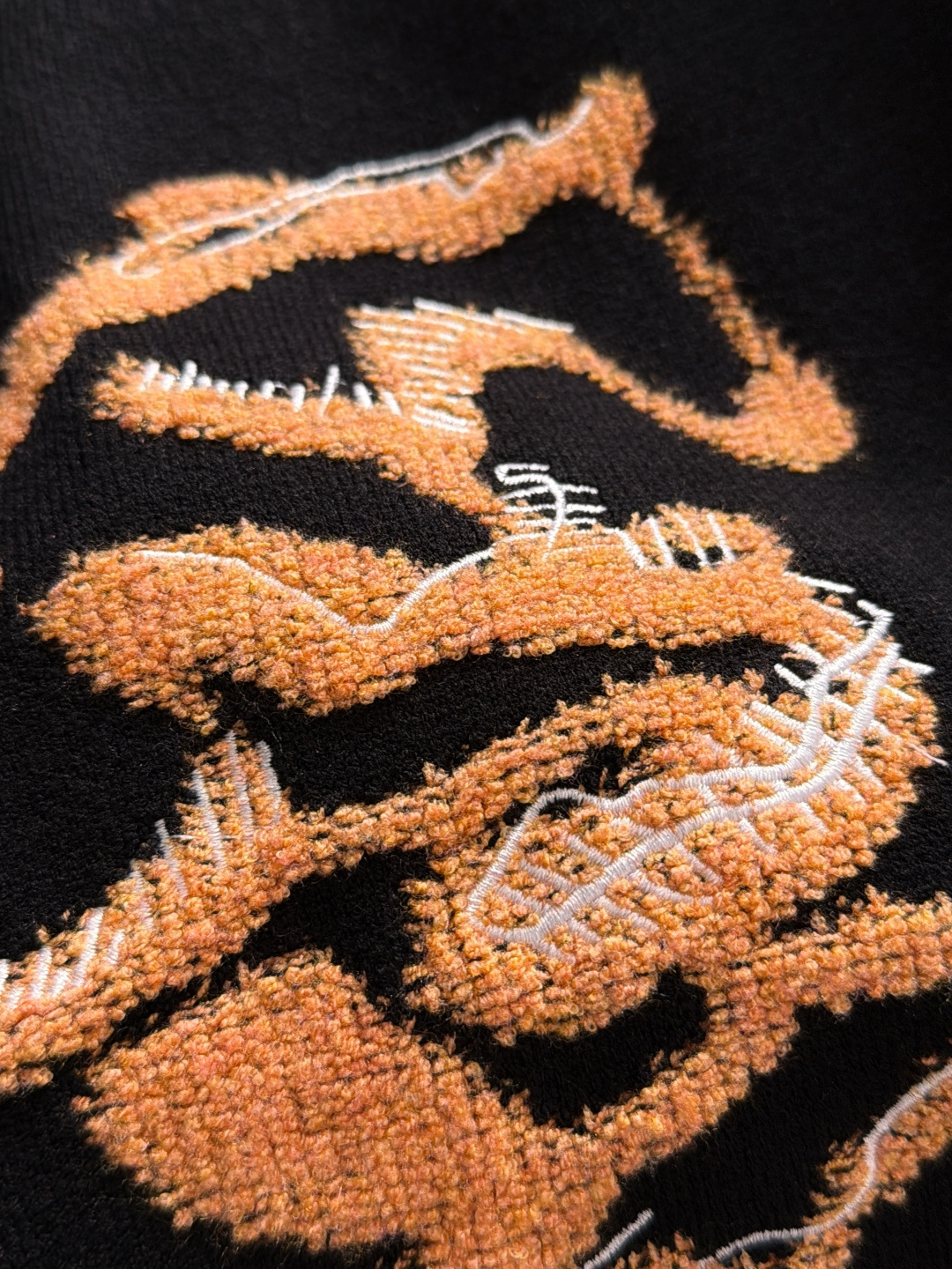 H 2025秋冬新款经典标志性橙色飞马羊毛衫针织衫，超级流畅线条感极符合美学基调的一款毛衣，最基础的款式