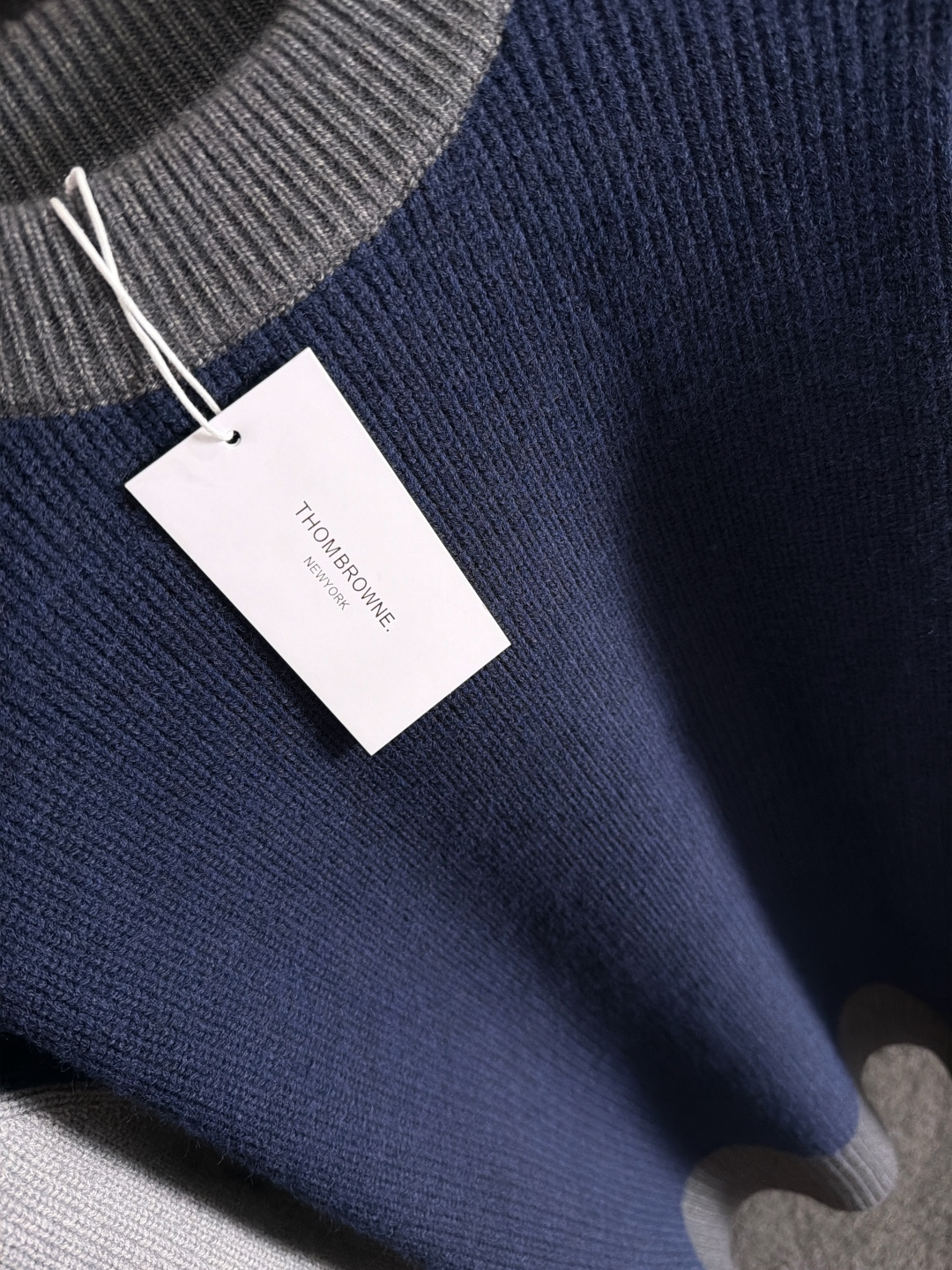 TB 25ss最新款秋冬时尚毛衣针织粗线、最顶级版四条杠提针织LOGO撞色拼接专柜款针织线衫圆领套头衫，