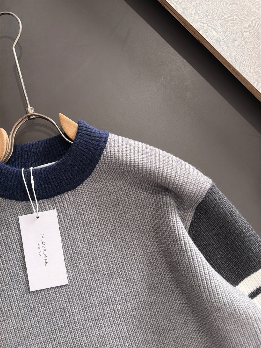 TB 25ss最新款秋冬时尚毛衣针织粗线、最顶级版四条杠提针织LOGO撞色拼接专柜款针织线衫圆领套头衫，