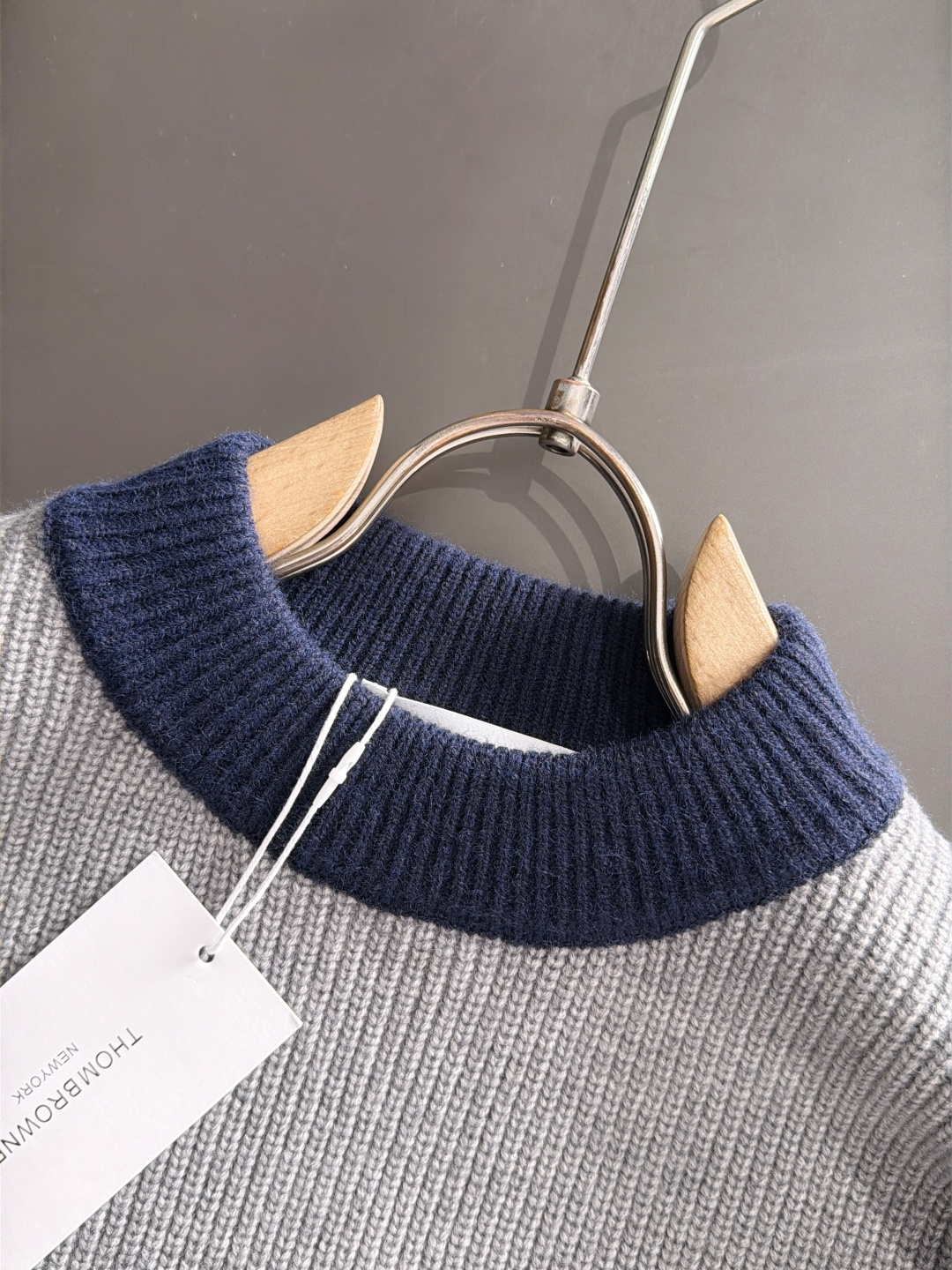 TB 25ss最新款秋冬时尚毛衣针织粗线、最顶级版四条杠提针织LOGO撞色拼接专柜款针织线衫圆领套头衫，