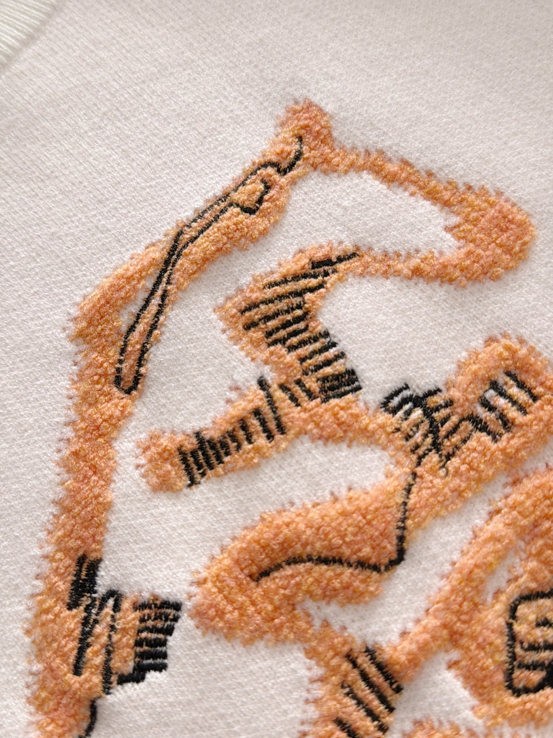 H 2025秋冬新款经典标志性橙色飞马羊毛衫针织衫，超级流畅线条感极符合美学基调的一款毛衣，最基础的款式