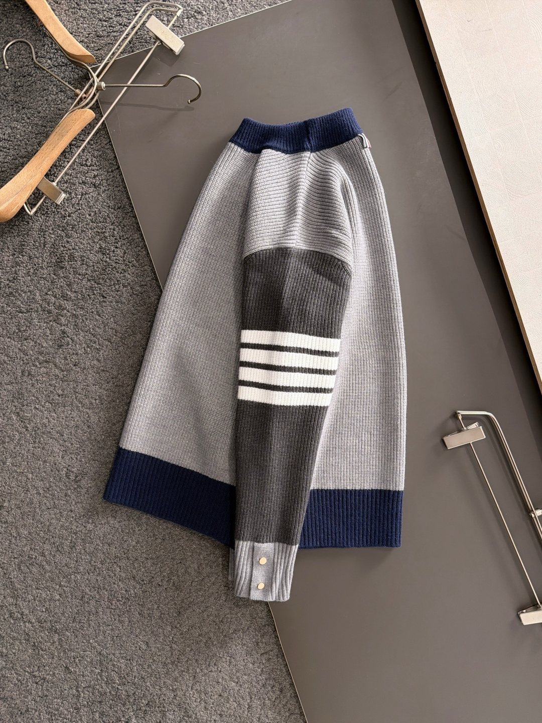 TB 25ss最新款秋冬时尚毛衣针织粗线、最顶级版四条杠提针织LOGO撞色拼接专柜款针织线衫圆领套头衫，