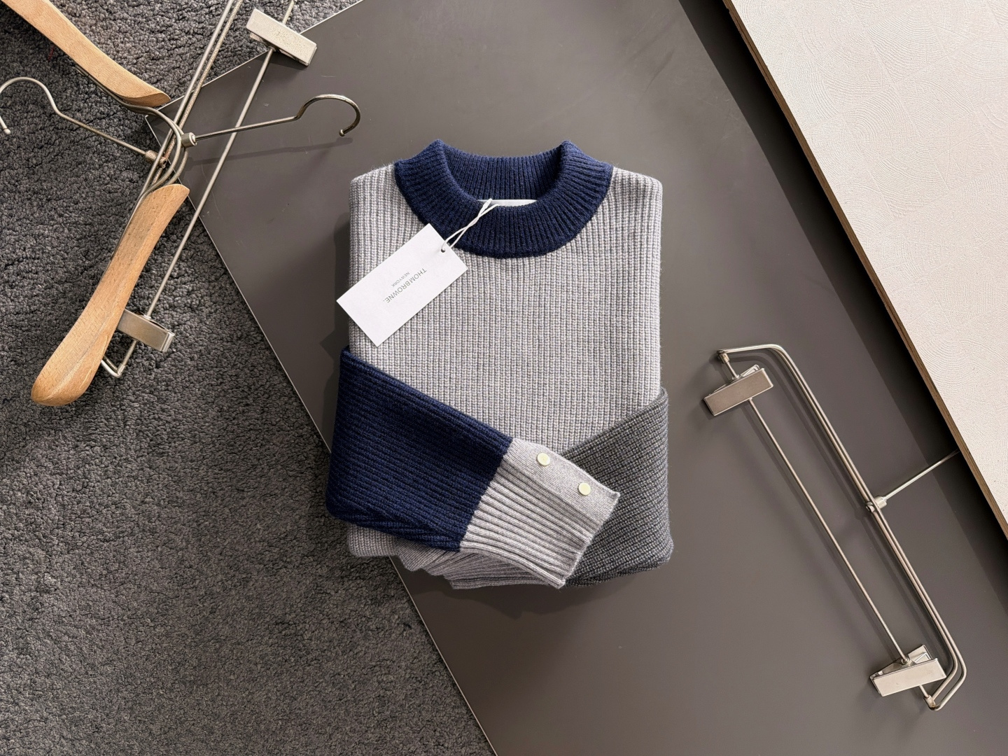 TB 25ss最新款秋冬时尚毛衣针织粗线、最顶级版四条杠提针织LOGO撞色拼接专柜款针织线衫圆领套头衫，