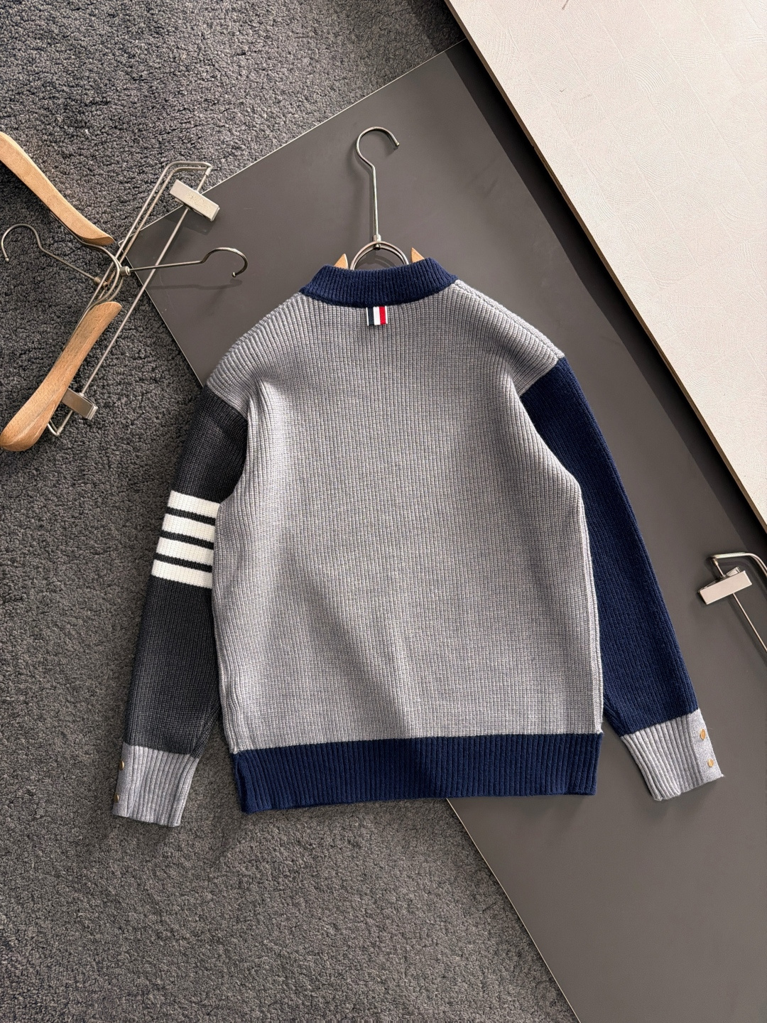 TB 25ss最新款秋冬时尚毛衣针织粗线、最顶级版四条杠提针织LOGO撞色拼接专柜款针织线衫圆领套头衫，