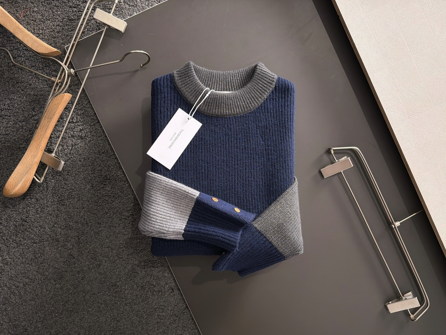 TB 25ss最新款秋冬时尚毛衣针织粗线、最顶级版四条杠提针织LOGO撞色拼接专柜款针织线衫圆领套头衫，