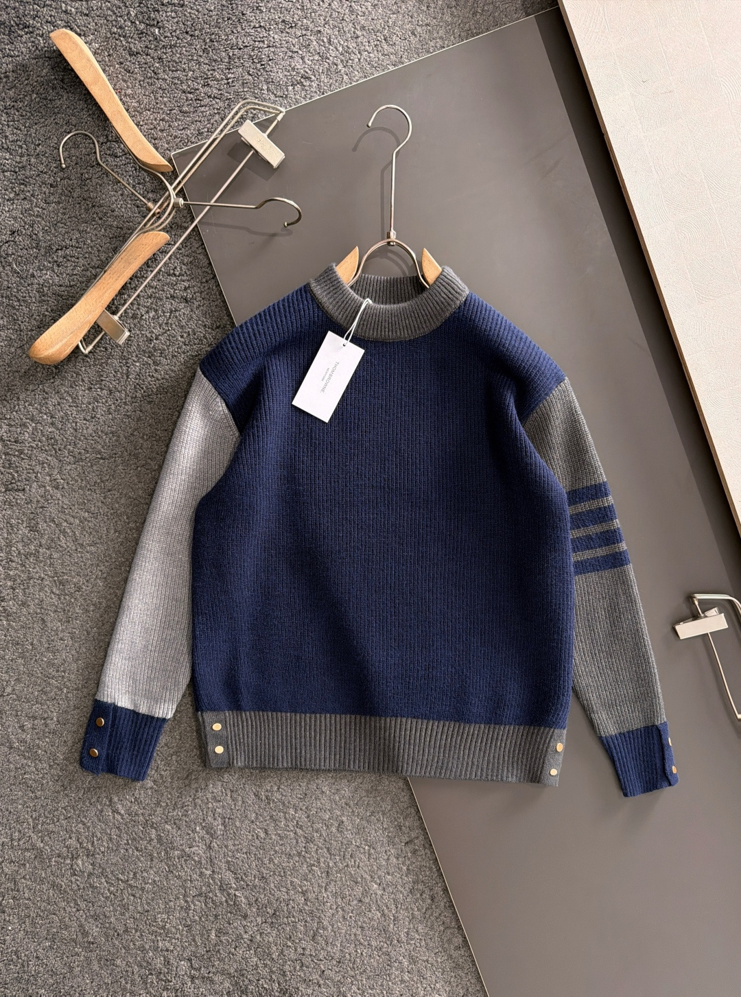 TB 25ss最新款秋冬时尚毛衣针织粗线、最顶级版四条杠提针织LOGO撞色拼接专柜款针织线衫圆领套头衫，