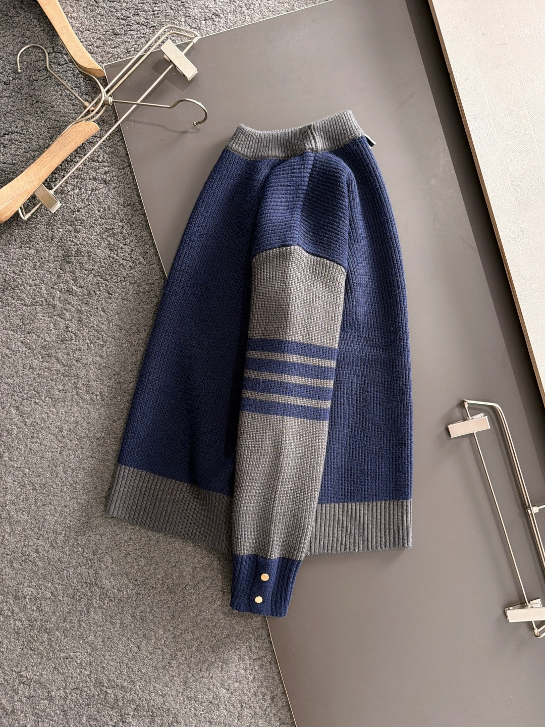 TB 25ss最新款秋冬时尚毛衣针织粗线、最顶级版四条杠提针织LOGO撞色拼接专柜款针织线衫圆领套头衫，