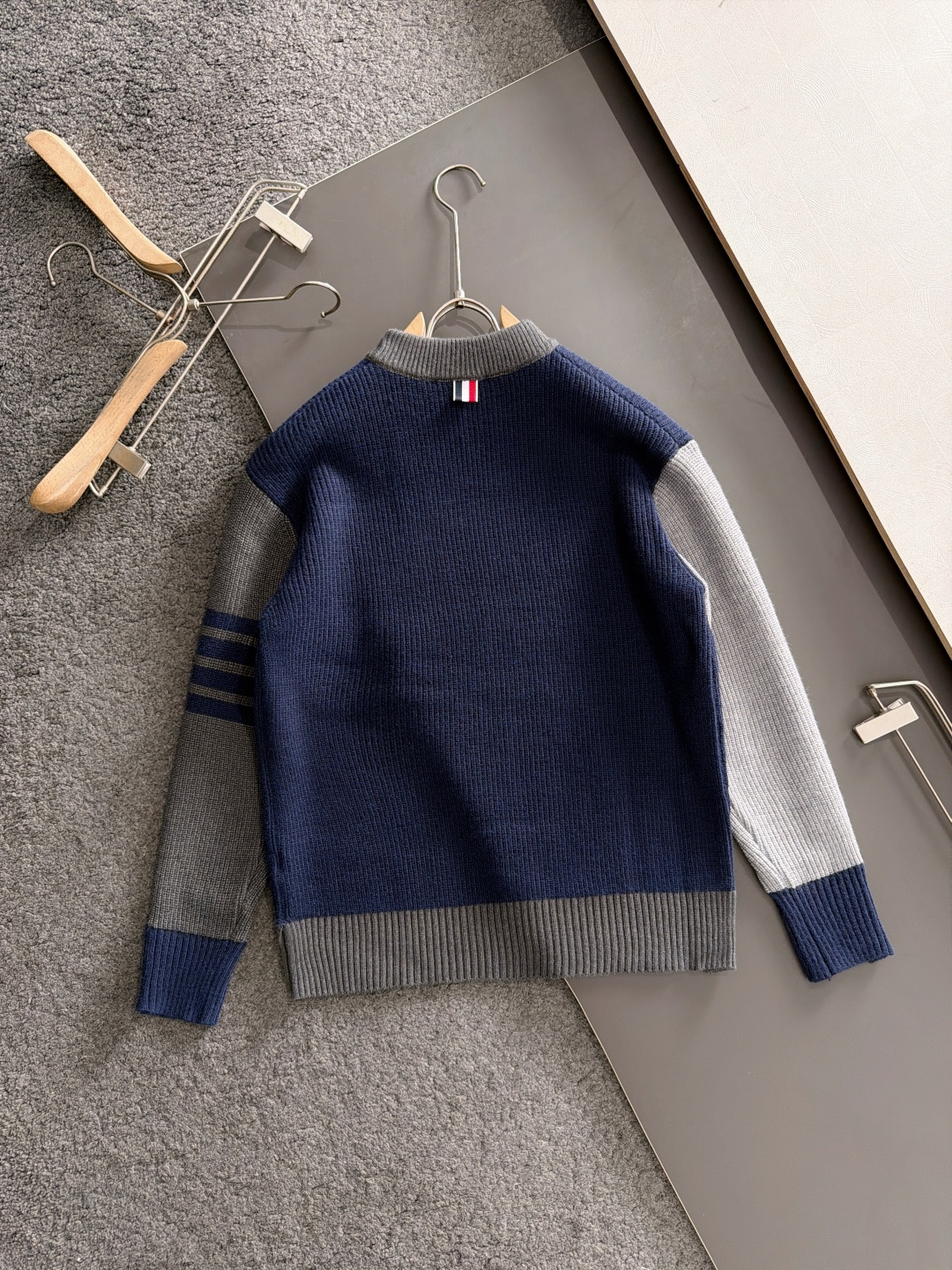 TB 25ss最新款秋冬时尚毛衣针织粗线、最顶级版四条杠提针织LOGO撞色拼接专柜款针织线衫圆领套头衫，