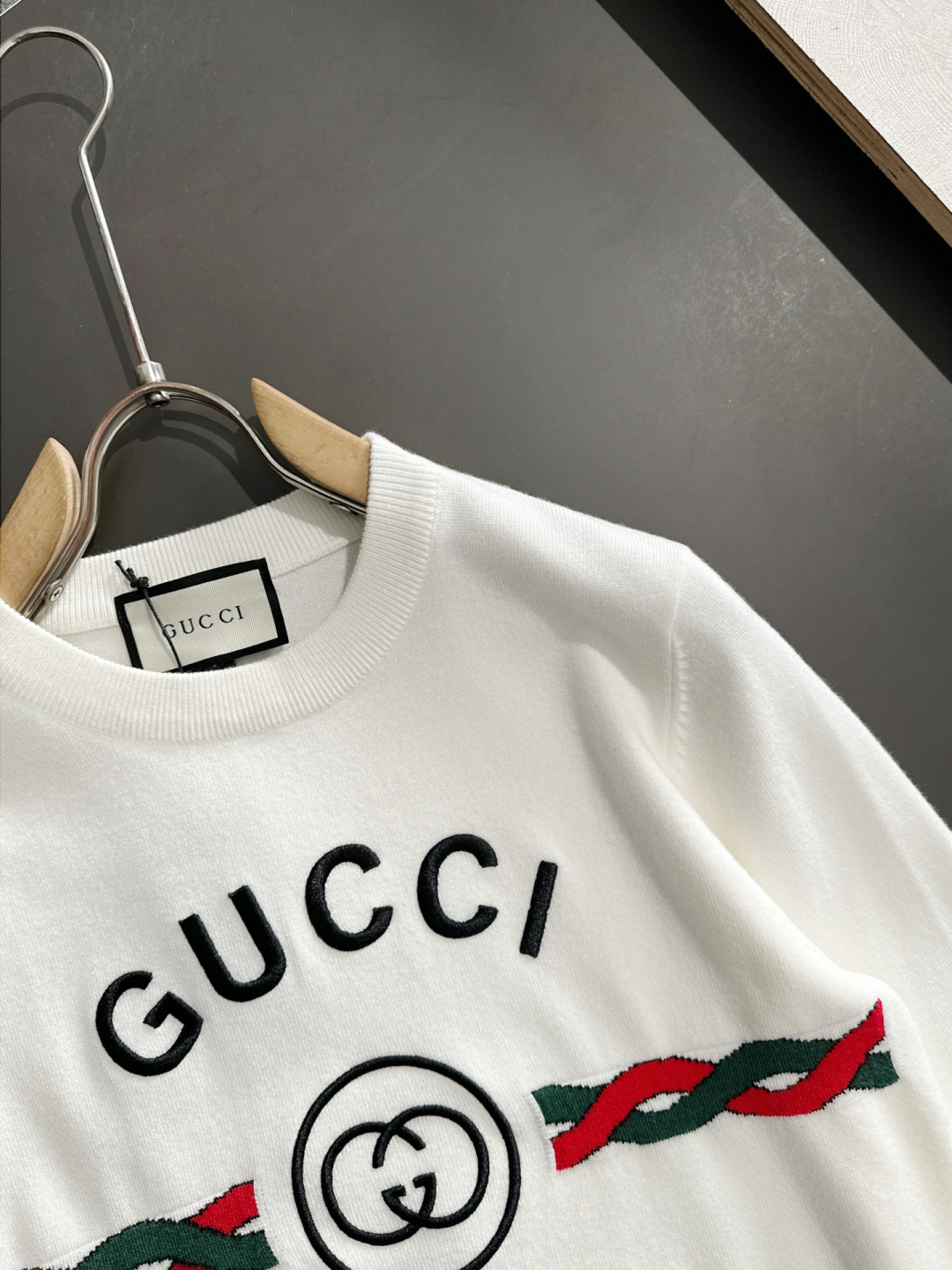 GUC 2025秋冬全身提花新款简约圆领针织羊毛衫，精致工艺专柜面料，顶级元素融合打造，经典3标齐全，潮