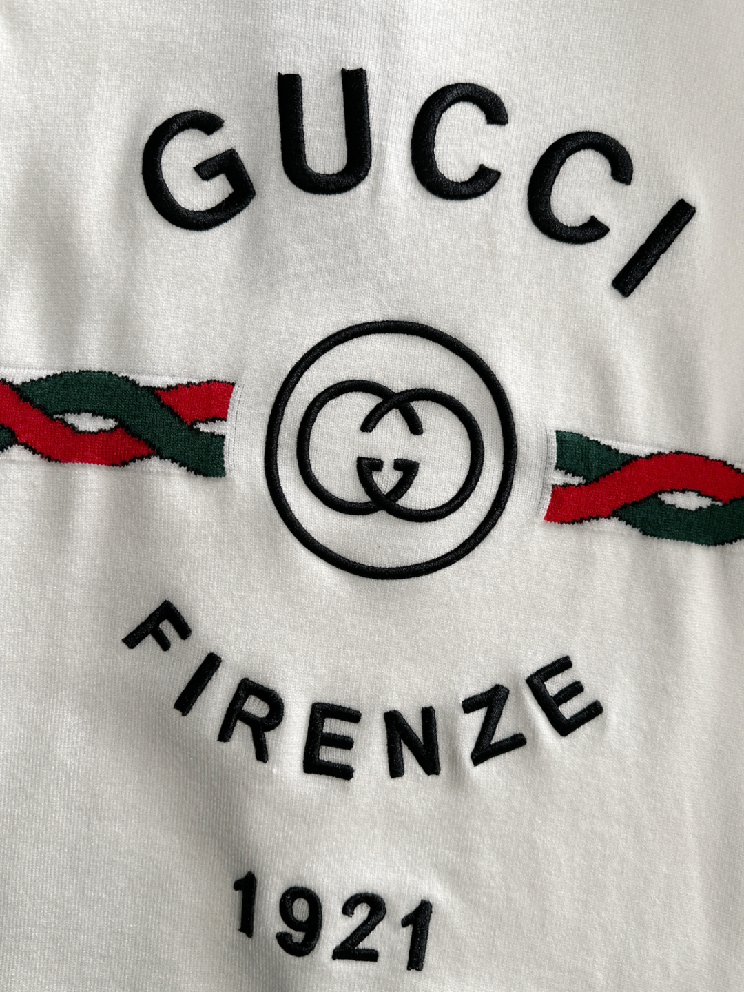 GUC 2025秋冬全身提花新款简约圆领针织羊毛衫，精致工艺专柜面料，顶级元素融合打造，经典3标齐全，潮