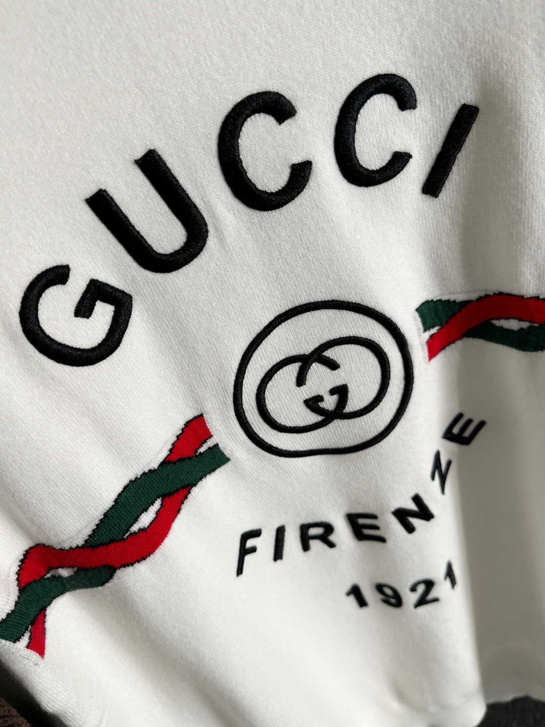 GUC 2025秋冬全身提花新款简约圆领针织羊毛衫，精致工艺专柜面料，顶级元素融合打造，经典3标齐全，潮