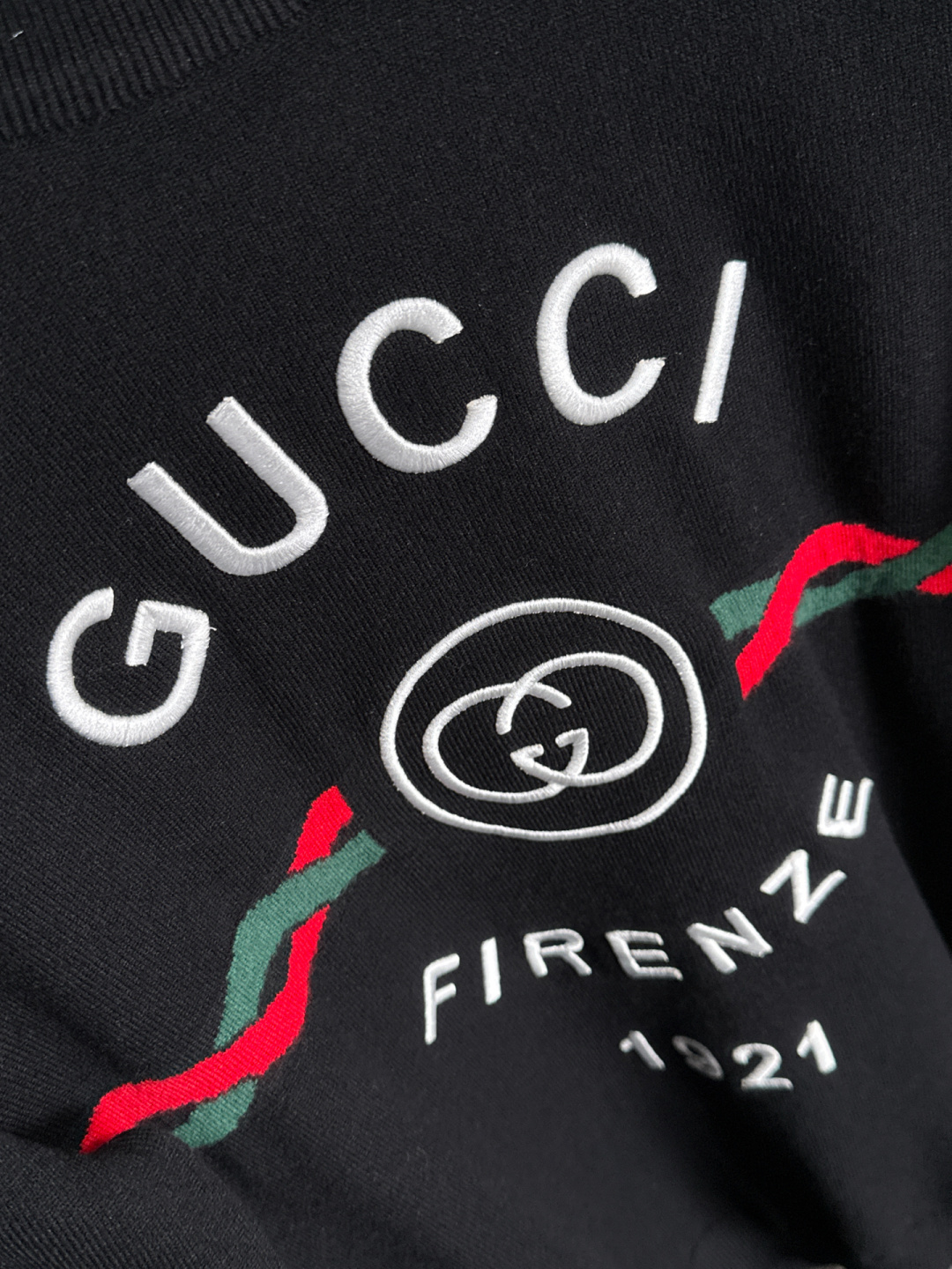 GUC 2025秋冬全身提花新款简约圆领针织羊毛衫，精致工艺专柜面料，顶级元素融合打造，经典3标齐全，潮