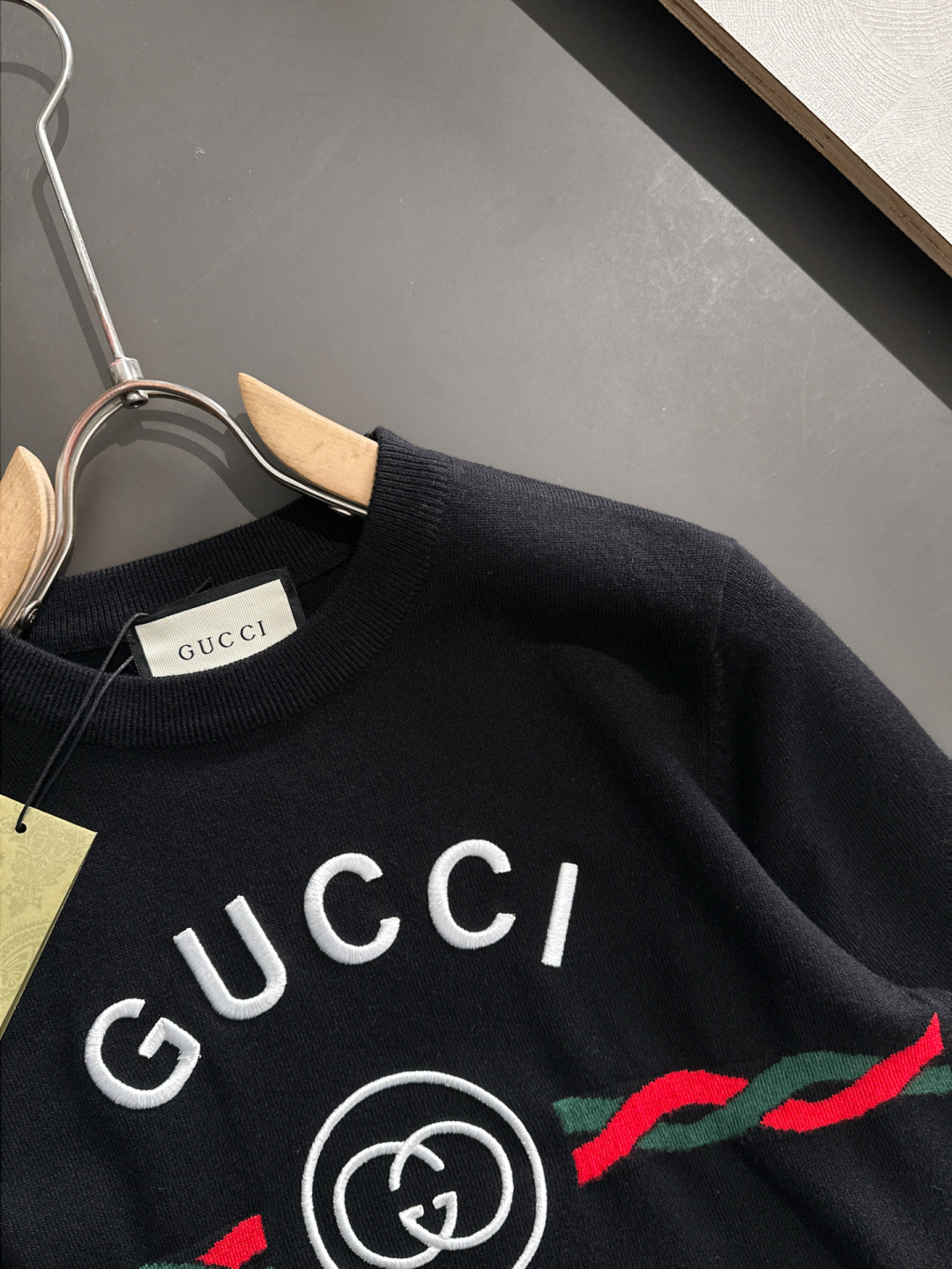 GUC 2025秋冬全身提花新款简约圆领针织羊毛衫，精致工艺专柜面料，顶级元素融合打造，经典3标齐全，潮