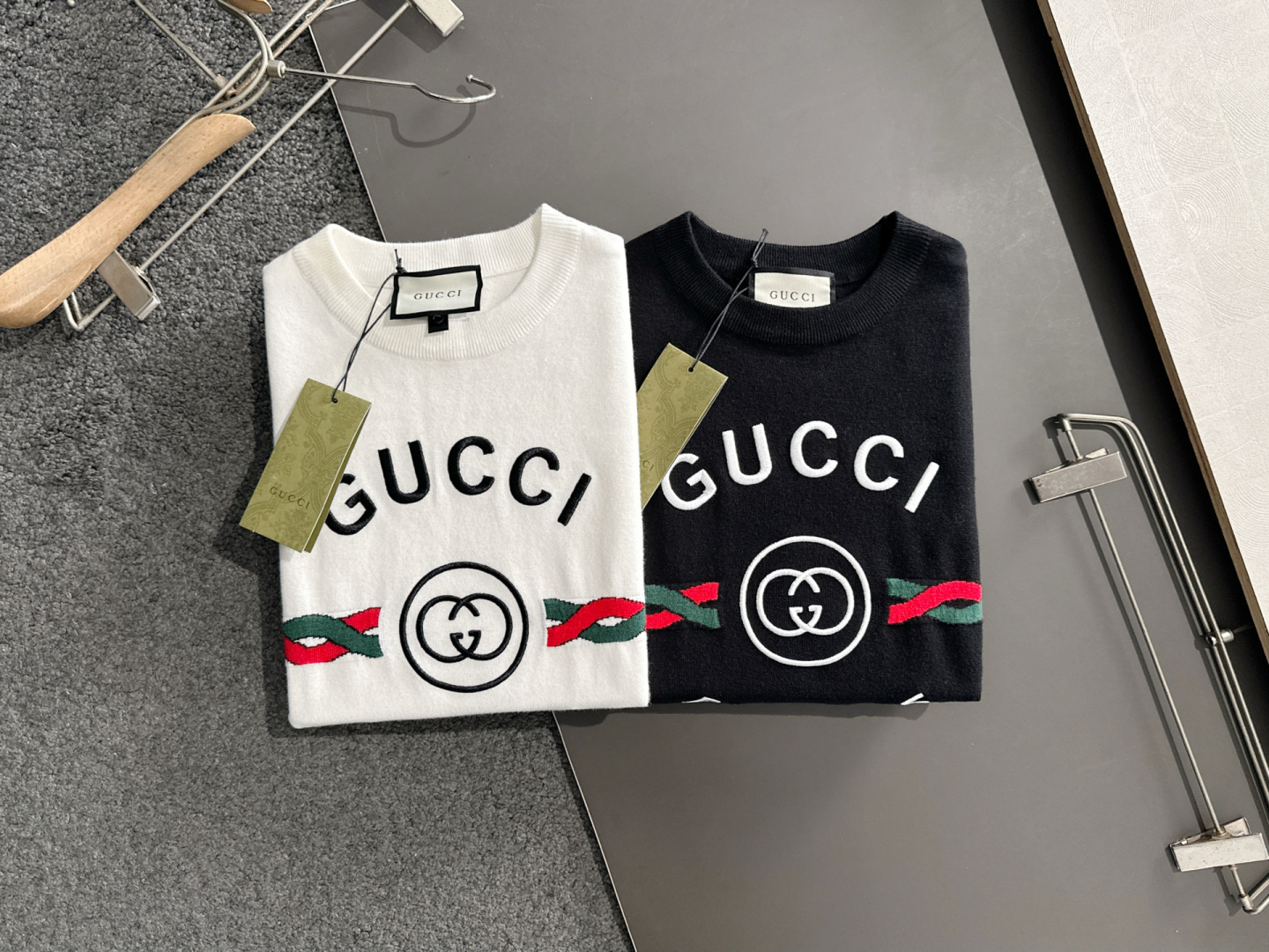 GUC 2025秋冬全身提花新款简约圆领针织羊毛衫，精致工艺专柜面料，顶级元素融合打造，经典3标齐全，潮