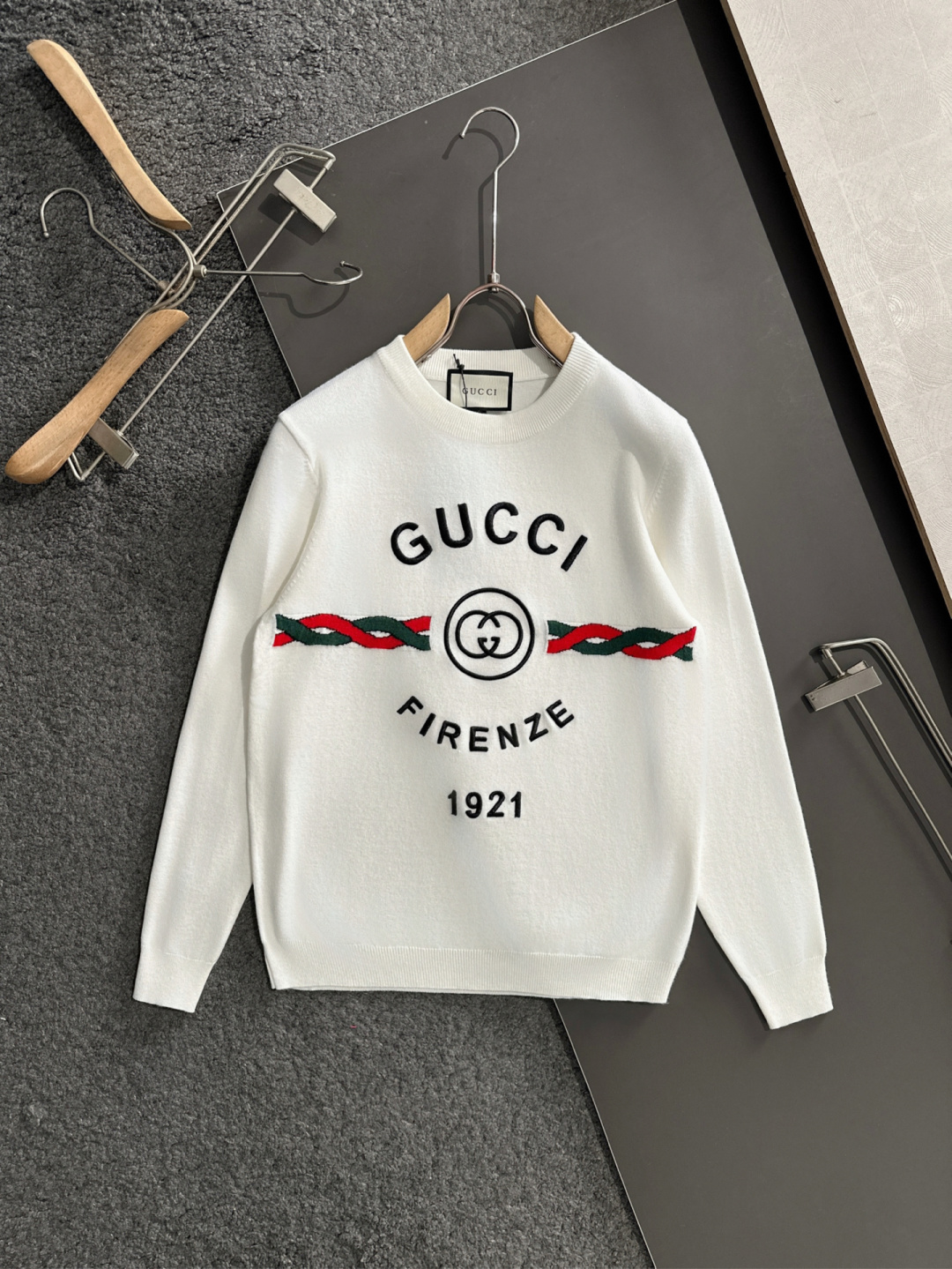 GUC 2025秋冬全身提花新款简约圆领针织羊毛衫，精致工艺专柜面料，顶级元素融合打造，经典3标齐全，潮