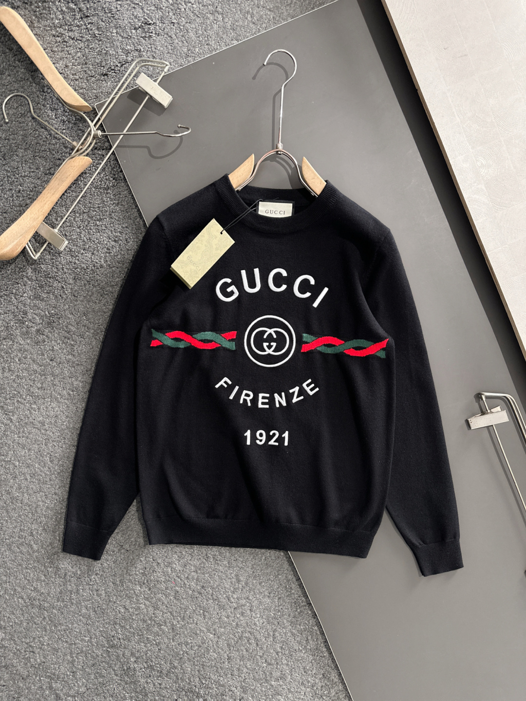 GUC 2025秋冬全身提花新款简约圆领针织羊毛衫，精致工艺专柜面料，顶级元素融合打造，经典3标齐全，潮