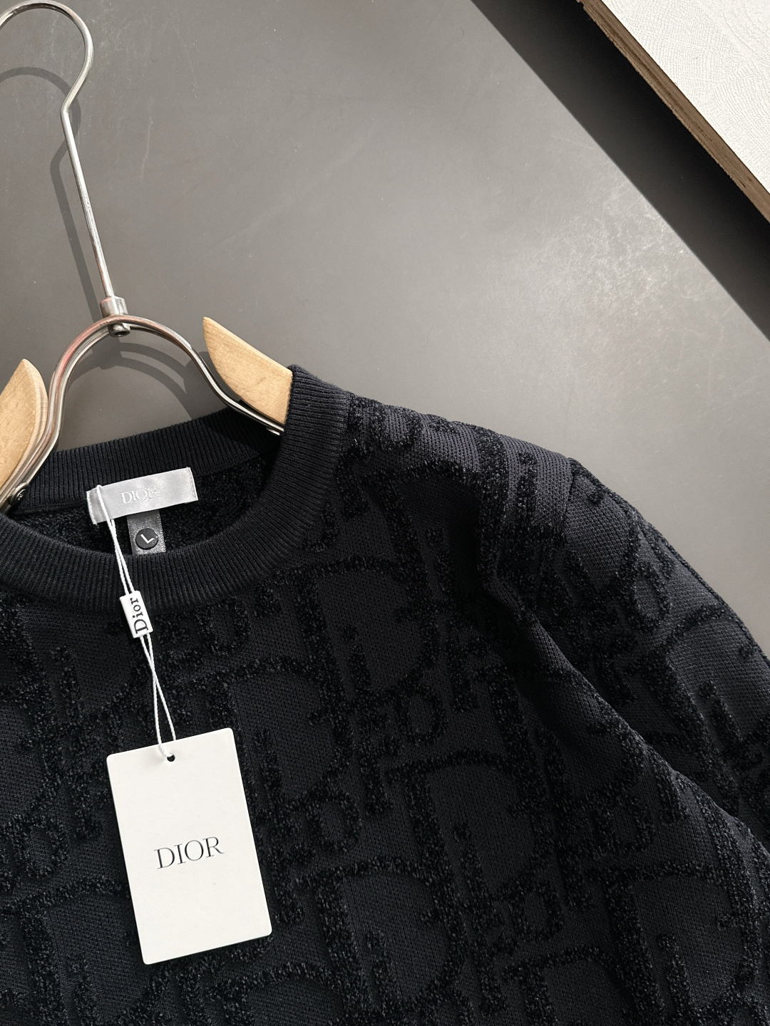 CD 2025秋冬全身提花新款简约圆领针织羊毛衫，精致工艺专柜面料，顶级元素融合打造，经典3标齐全，潮男