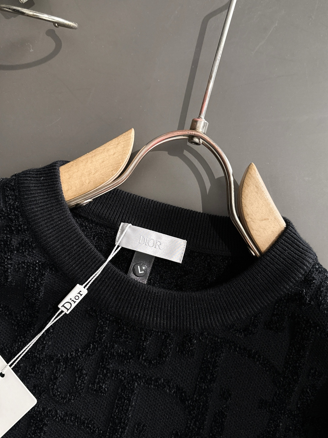 CD 2025秋冬全身提花新款简约圆领针织羊毛衫，精致工艺专柜面料，顶级元素融合打造，经典3标齐全，潮男