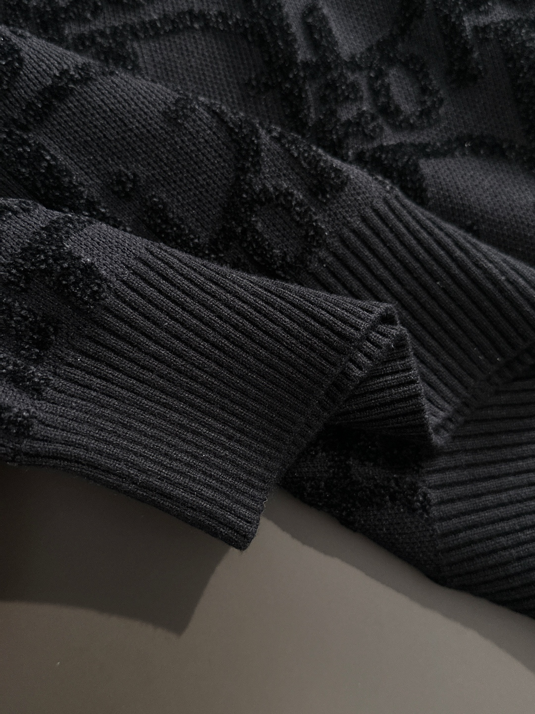 CD 2025秋冬全身提花新款简约圆领针织羊毛衫，精致工艺专柜面料，顶级元素融合打造，经典3标齐全，潮男