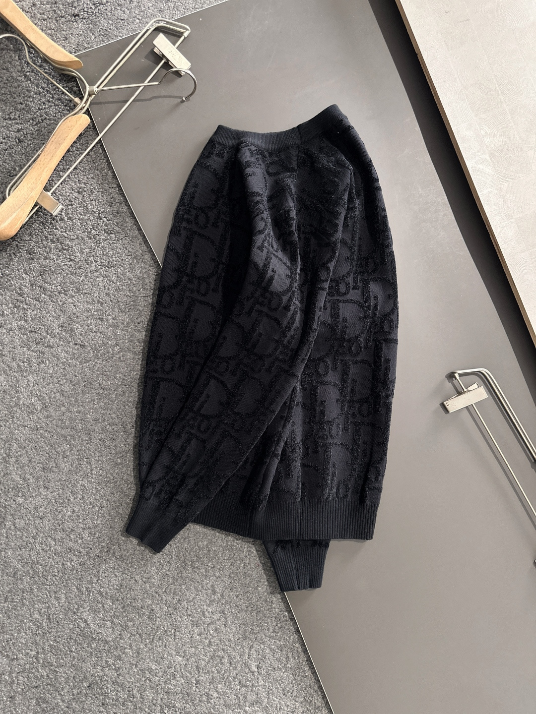 CD 2025秋冬全身提花新款简约圆领针织羊毛衫，精致工艺专柜面料，顶级元素融合打造，经典3标齐全，潮男