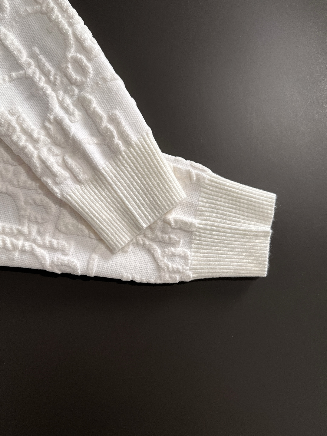 CD 2025秋冬全身提花新款简约圆领针织羊毛衫，精致工艺专柜面料，顶级元素融合打造，经典3标齐全，潮男