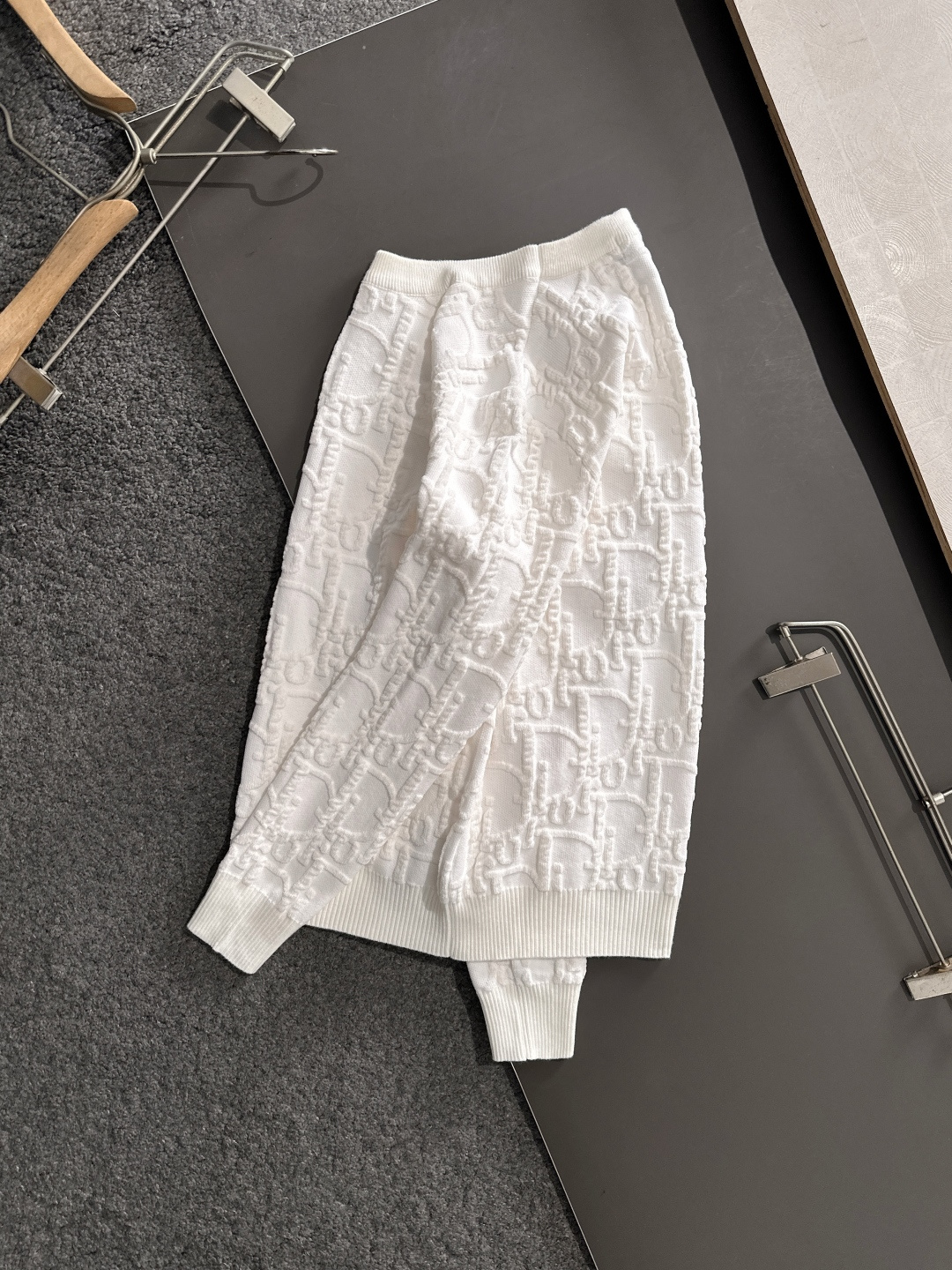 CD 2025秋冬全身提花新款简约圆领针织羊毛衫，精致工艺专柜面料，顶级元素融合打造，经典3标齐全，潮男