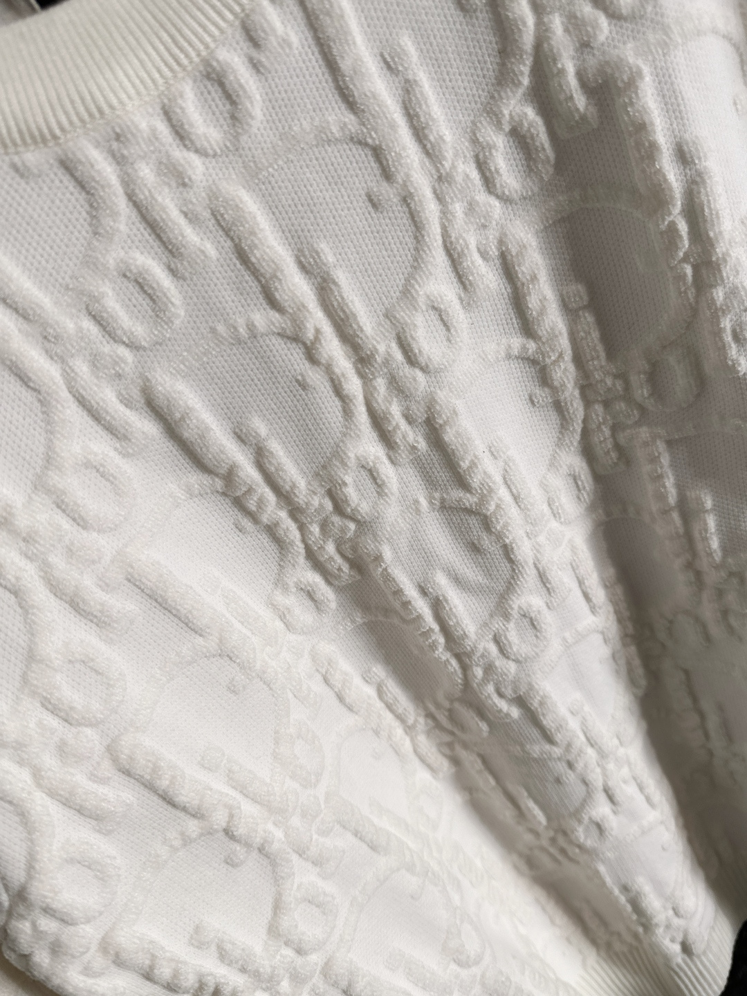 CD 2025秋冬全身提花新款简约圆领针织羊毛衫，精致工艺专柜面料，顶级元素融合打造，经典3标齐全，潮男