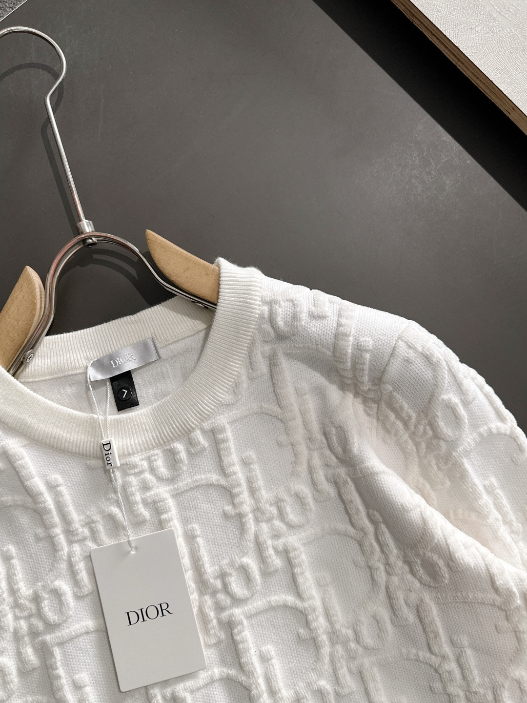 CD 2025秋冬全身提花新款简约圆领针织羊毛衫，精致工艺专柜面料，顶级元素融合打造，经典3标齐全，潮男