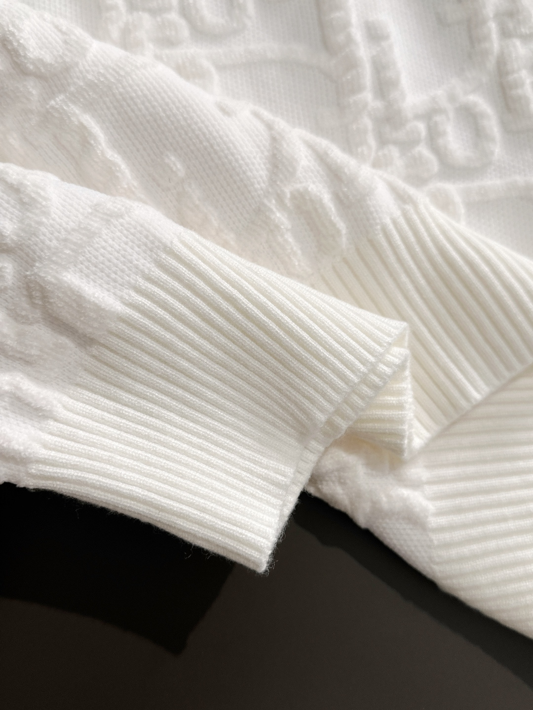 CD 2025秋冬全身提花新款简约圆领针织羊毛衫，精致工艺专柜面料，顶级元素融合打造，经典3标齐全，潮男