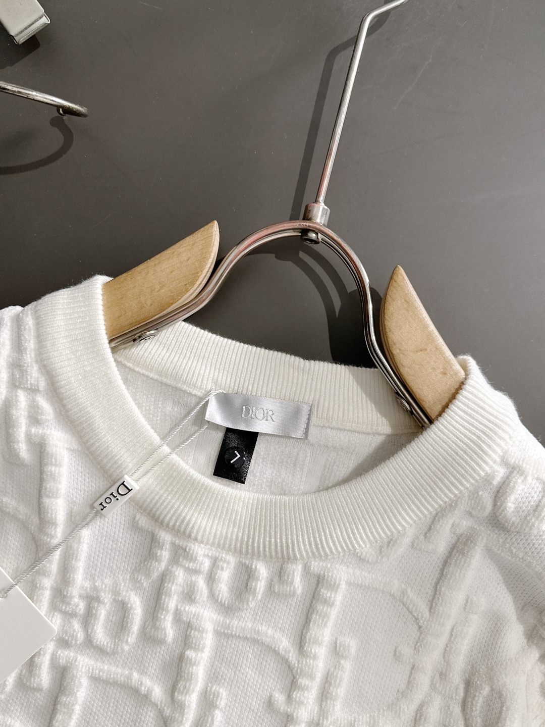 CD 2025秋冬全身提花新款简约圆领针织羊毛衫，精致工艺专柜面料，顶级元素融合打造，经典3标齐全，潮男