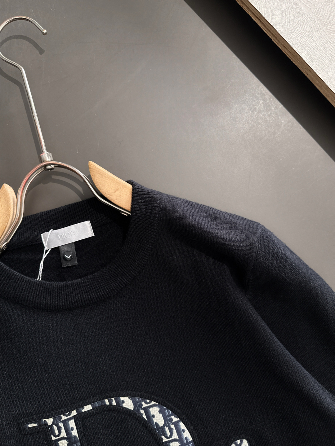 CD 2025秋冬全身提花新款简约圆领针织羊毛衫，精致工艺专柜面料，顶级元素融合打造，经典3标齐全，潮男