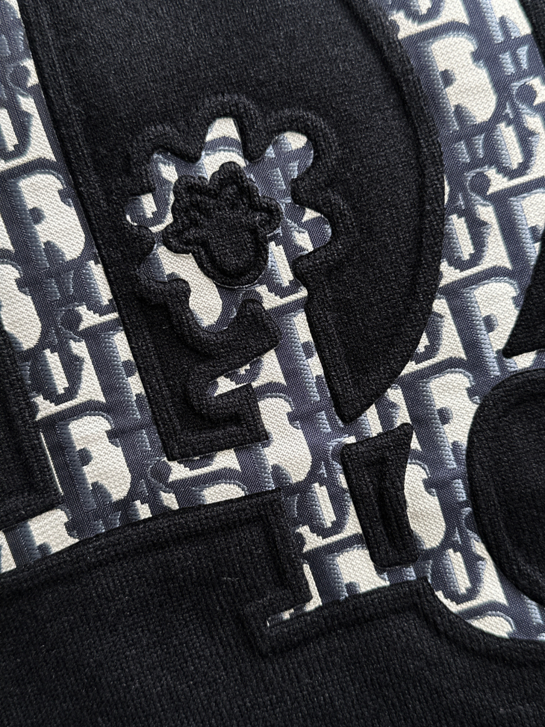 CD 2025秋冬全身提花新款简约圆领针织羊毛衫，精致工艺专柜面料，顶级元素融合打造，经典3标齐全，潮男