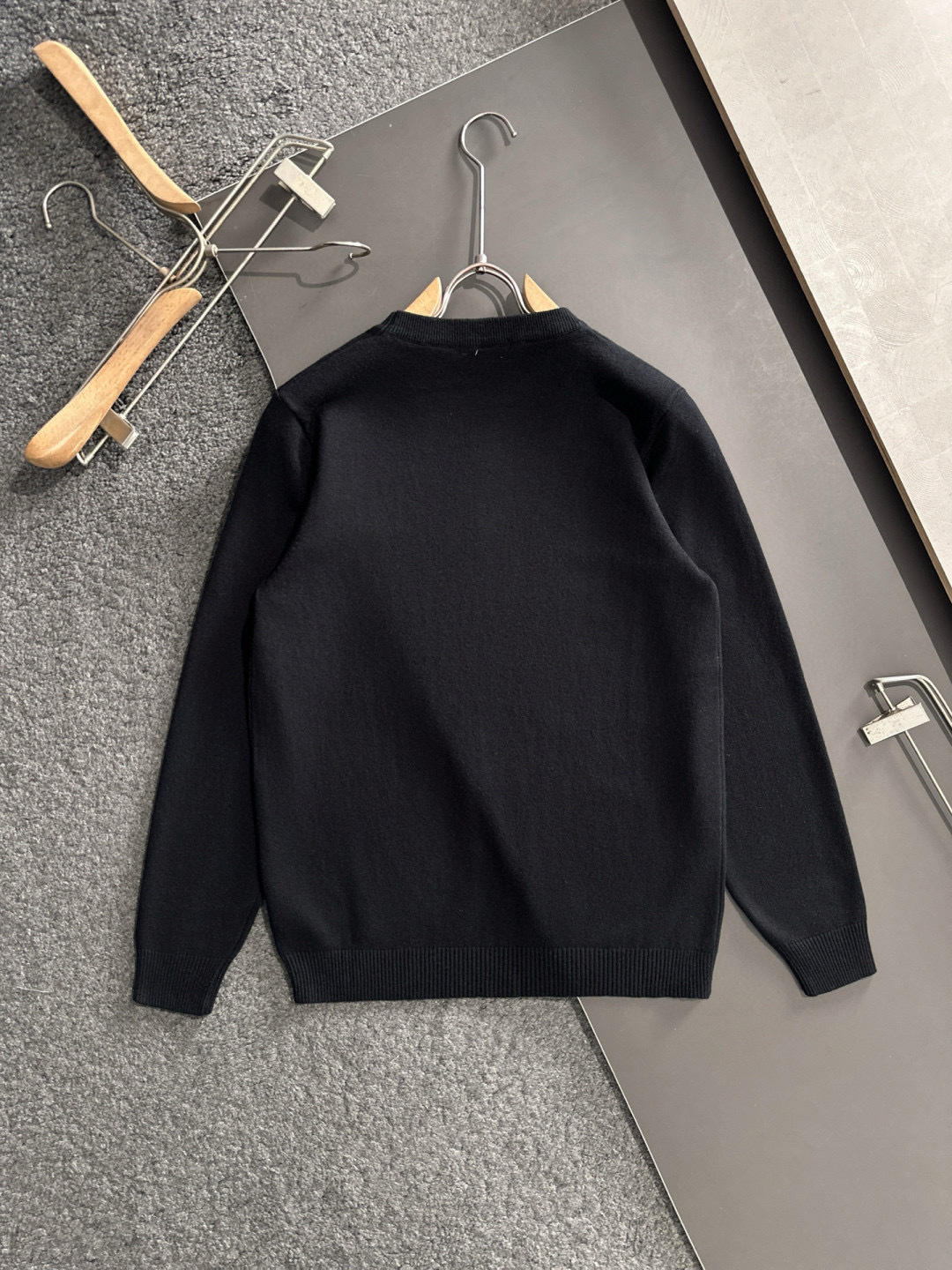 GUC 2025秋冬全身提花新款简约圆领针织羊毛衫，精致工艺专柜面料，顶级元素融合打造，经典3标齐全，潮