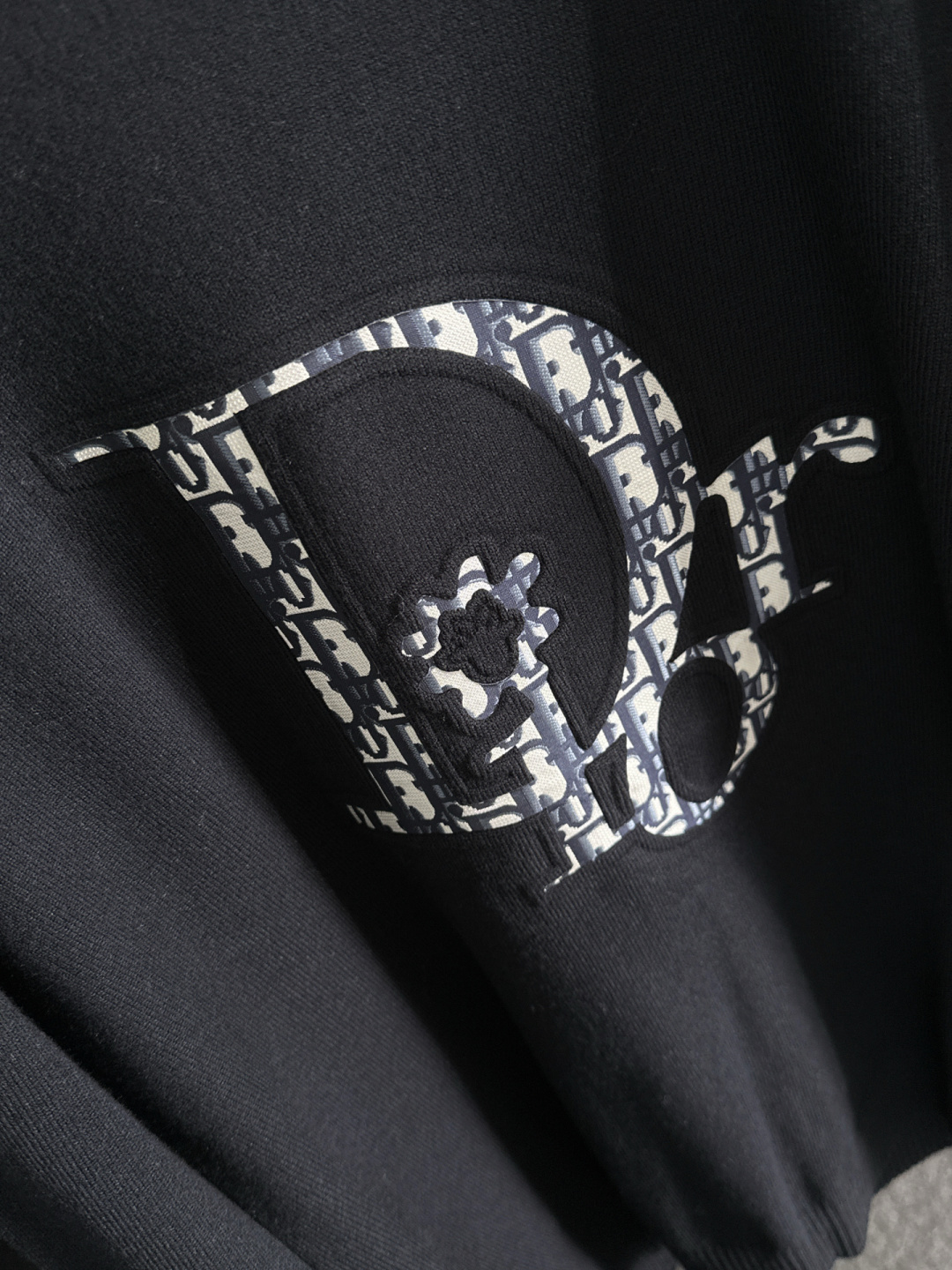 CD 2025秋冬全身提花新款简约圆领针织羊毛衫，精致工艺专柜面料，顶级元素融合打造，经典3标齐全，潮男