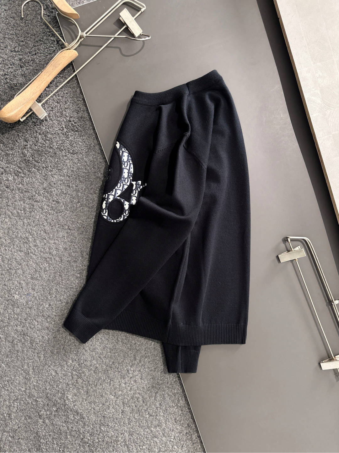 CD 2025秋冬全身提花新款简约圆领针织羊毛衫，精致工艺专柜面料，顶级元素融合打造，经典3标齐全，潮男