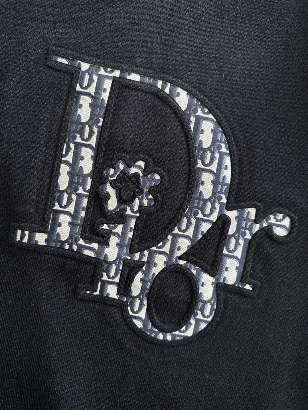 CD 2025秋冬全身提花新款简约圆领针织羊毛衫，精致工艺专柜面料，顶级元素融合打造，经典3标齐全，潮男