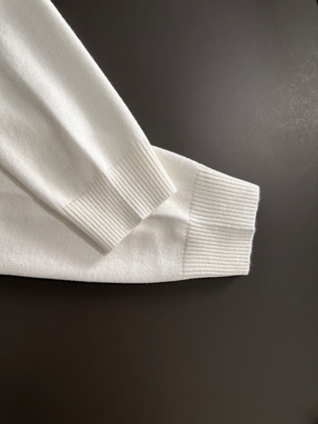 CD 2025秋冬全身提花新款简约圆领针织羊毛衫，精致工艺专柜面料，顶级元素融合打造，经典3标齐全，潮男