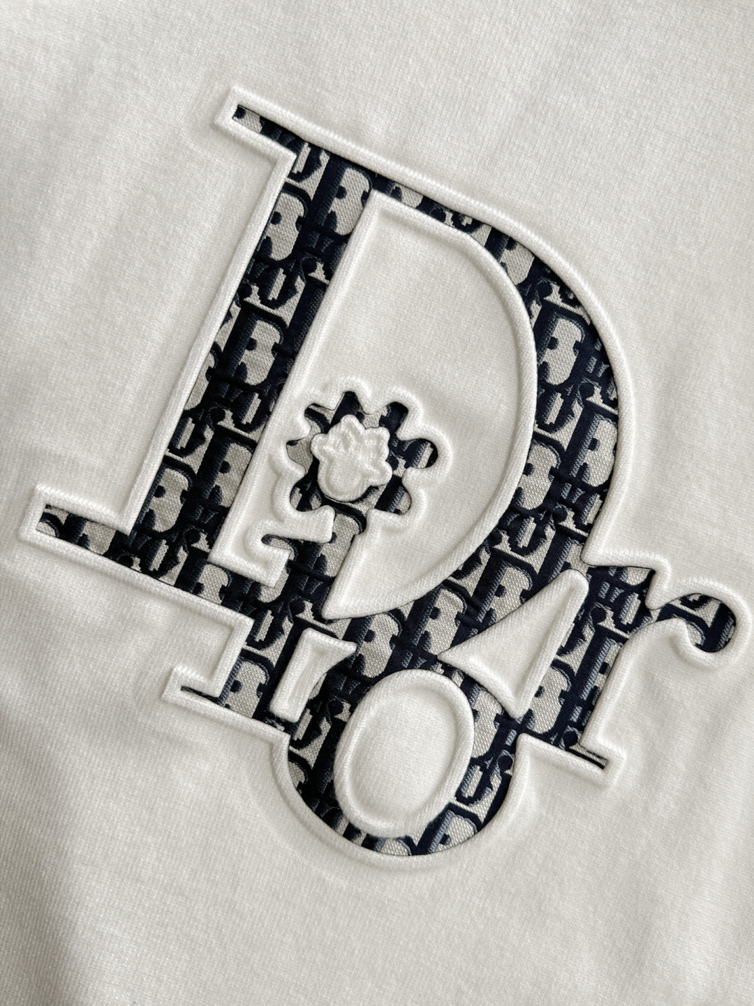 CD 2025秋冬全身提花新款简约圆领针织羊毛衫，精致工艺专柜面料，顶级元素融合打造，经典3标齐全，潮男