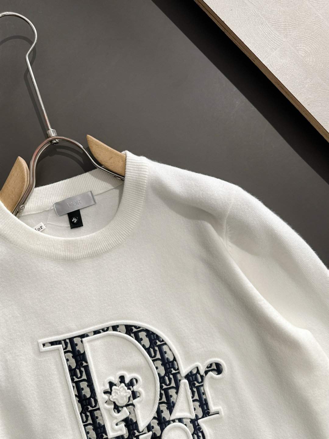 CD 2025秋冬全身提花新款简约圆领针织羊毛衫，精致工艺专柜面料，顶级元素融合打造，经典3标齐全，潮男