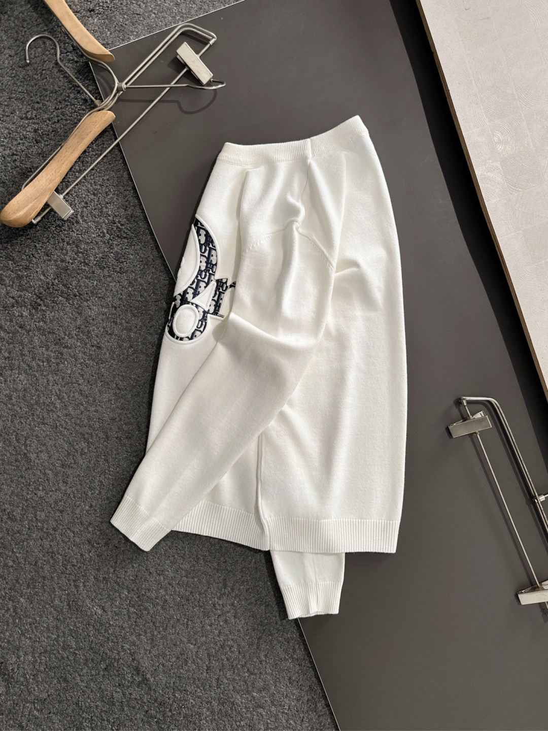 CD 2025秋冬全身提花新款简约圆领针织羊毛衫，精致工艺专柜面料，顶级元素融合打造，经典3标齐全，潮男