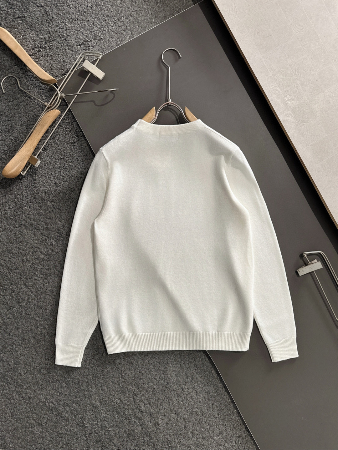 CD 2025秋冬全身提花新款简约圆领针织羊毛衫，精致工艺专柜面料，顶级元素融合打造，经典3标齐全，潮男