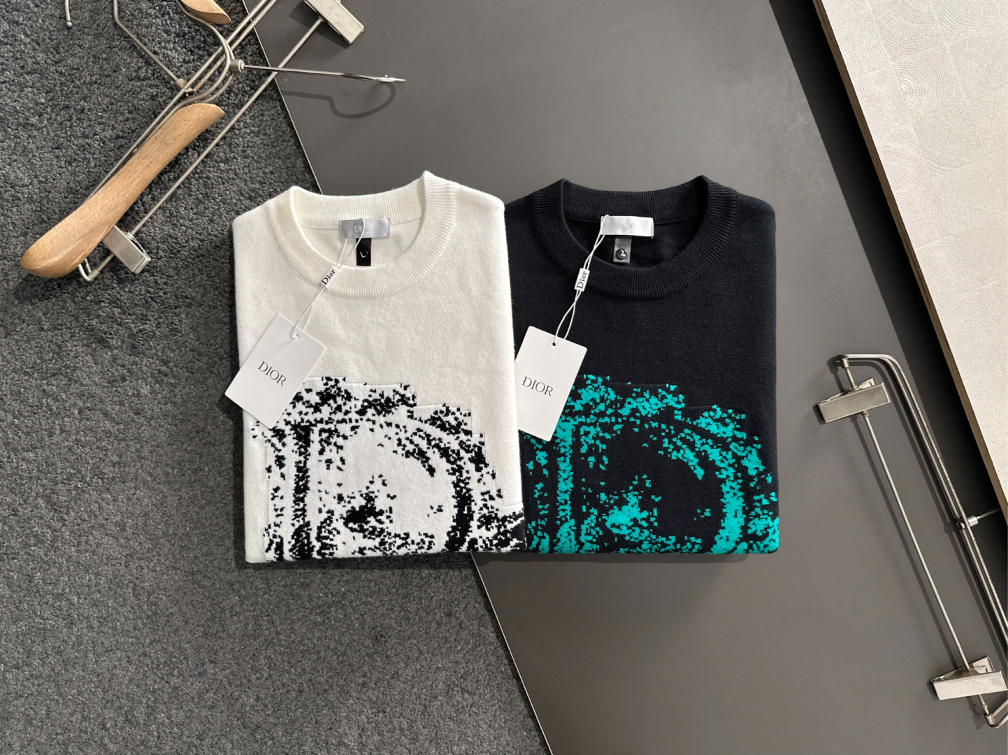 CD 2025秋冬全身提花新款简约圆领针织羊毛衫，精致工艺专柜面料，顶级元素融合打造，经典3标齐全，潮男