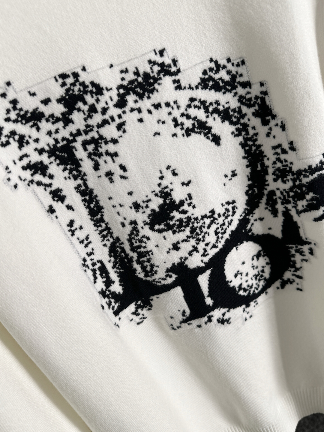 CD 2025秋冬全身提花新款简约圆领针织羊毛衫，精致工艺专柜面料，顶级元素融合打造，经典3标齐全，潮男