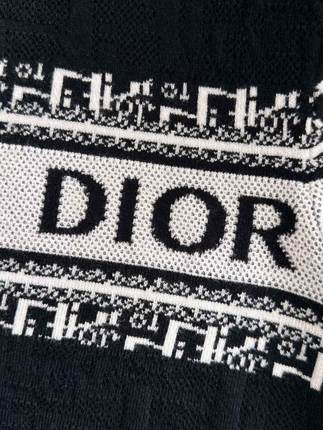 CD 2025秋冬全身提花新款简约圆领针织羊毛衫，精致工艺专柜面料，顶级元素融合打造，经典3标齐全，潮男